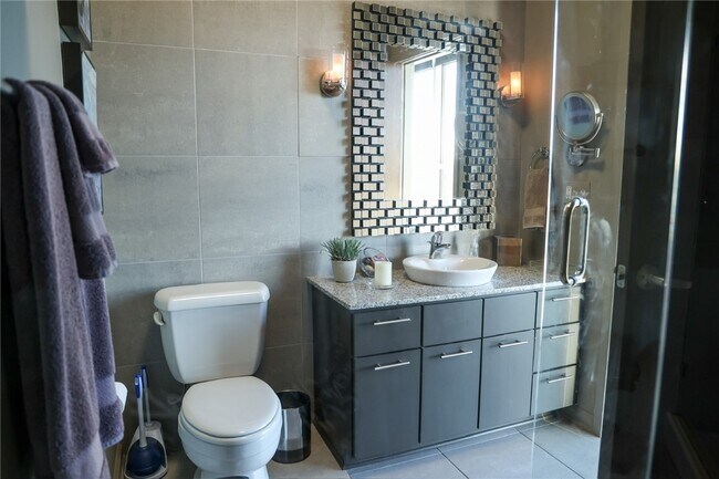 Building Photo - 609 W Dickson St