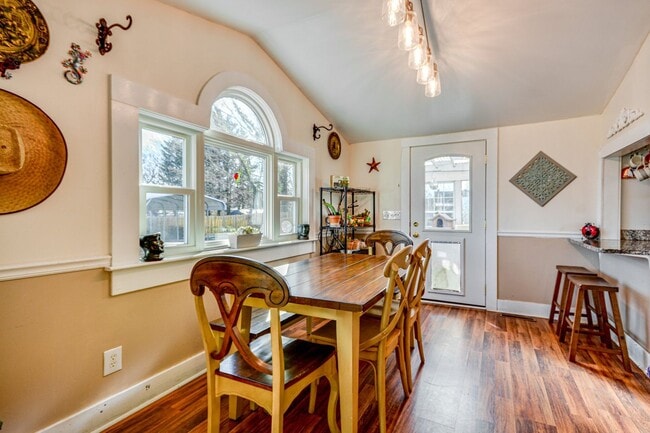 Building Photo - 4 Bed • 2 Bath Furnished Home – Utilities Included