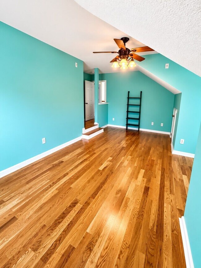 Building Photo - 1525 Clarendon Way