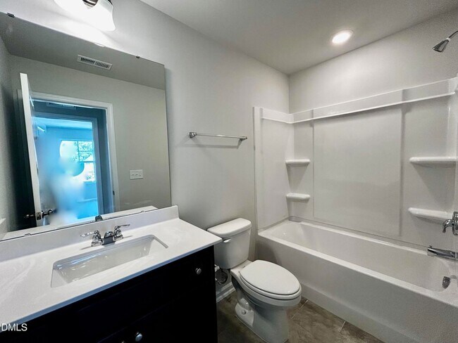 Building Photo - 154 Paramount Dr