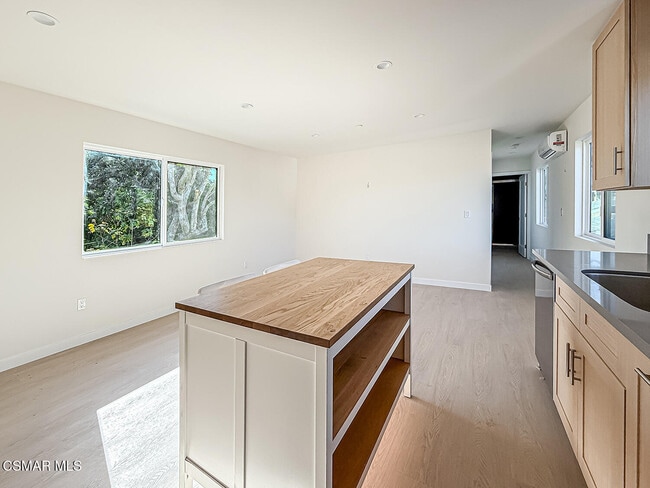 Building Photo - 2617 Veteran Ave