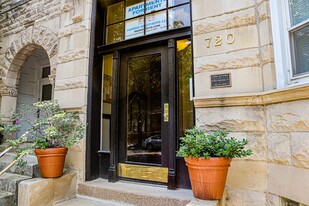 Building Photo - Harris Point Chicago