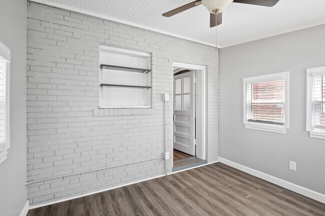 Building Photo - Flockin' Cute House