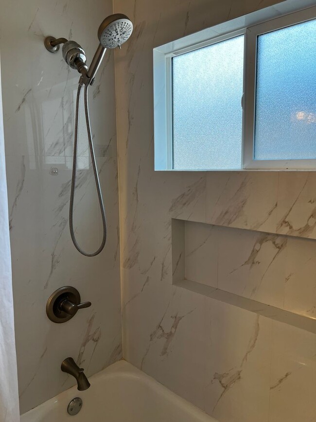 Building Photo - Beautiful 3 Bed 2 Bath House for Rent in W...