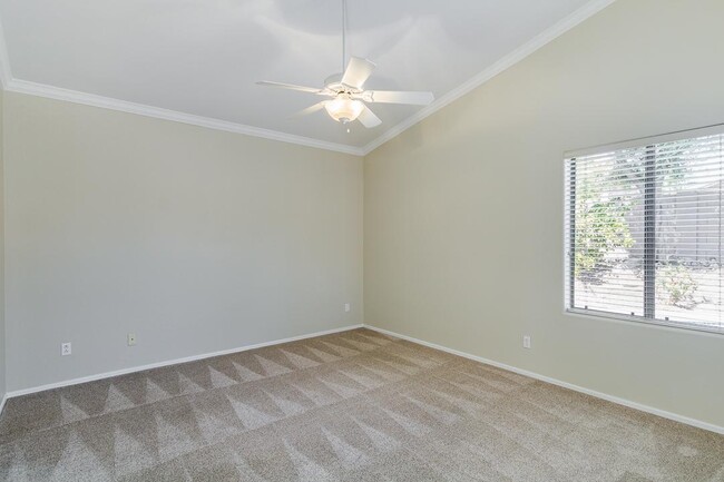 Building Photo - 9648 E Sheena Dr