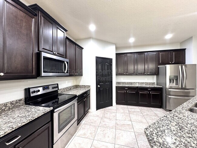 Building Photo - 11860 Thatcher Ave