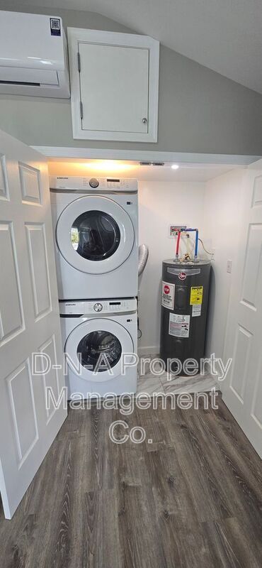 Building Photo - 206 Azalea St