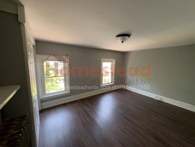 Building Photo - 504 W Airy St