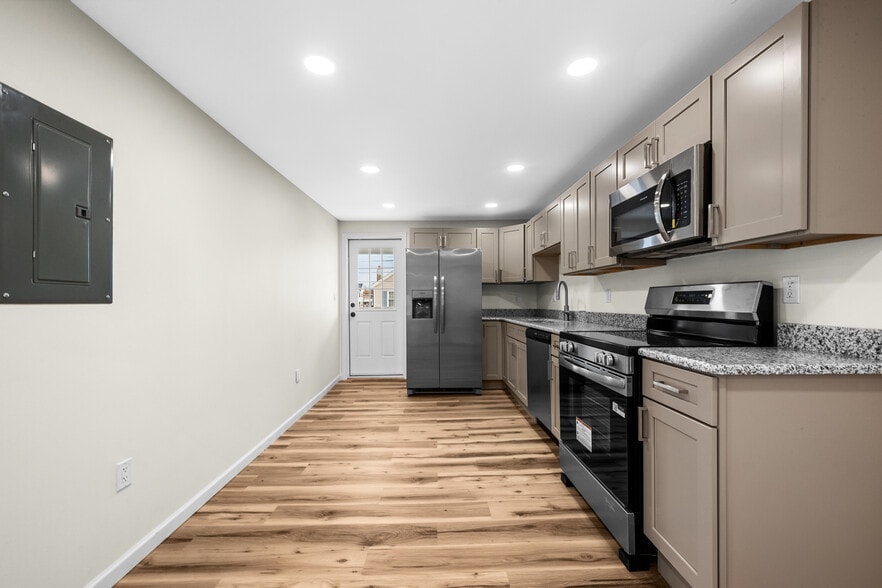 Building Photo - 346 Bennett St