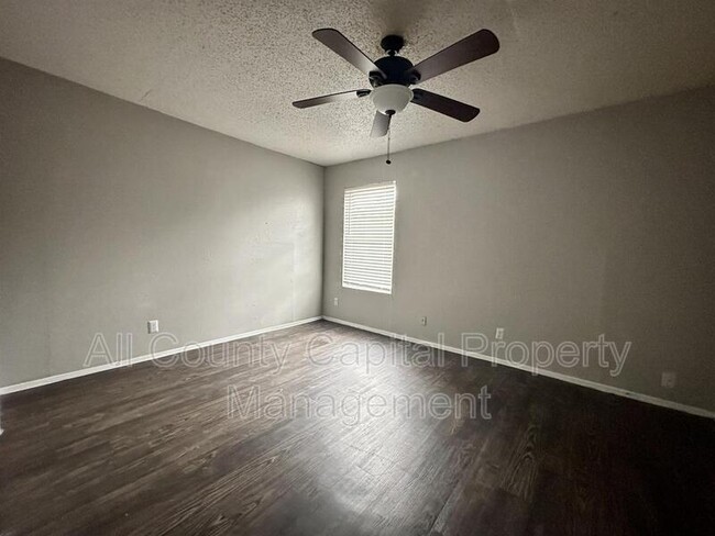 Building Photo - 5426 Menchaca Rd