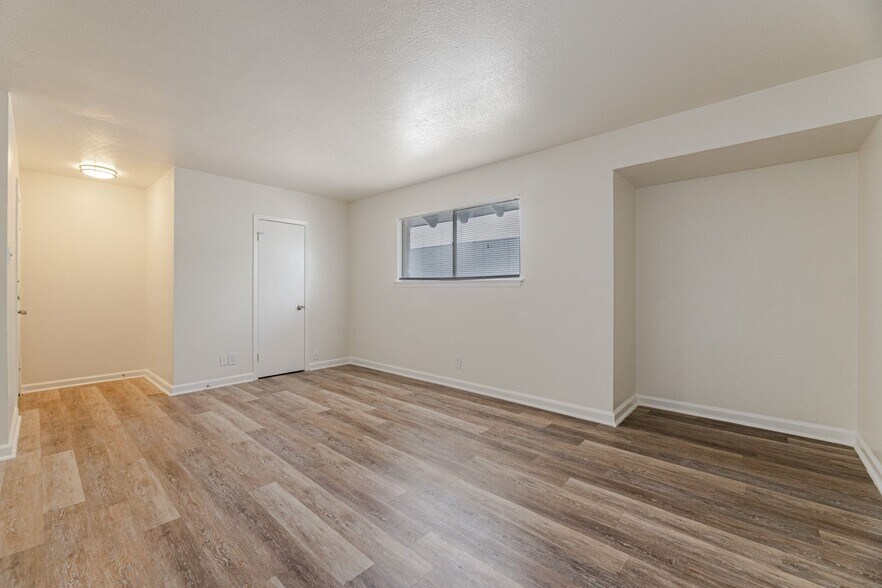 Cottages at Terrell Hills 2447 Harry Wurzbach Hwy San Antonio TX