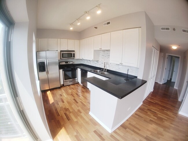 Building Photo - 100 N Hermitage Ave