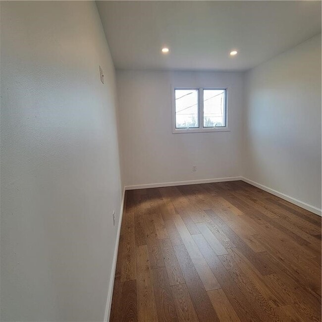 Building Photo - 47 Crimson Bramble Rd