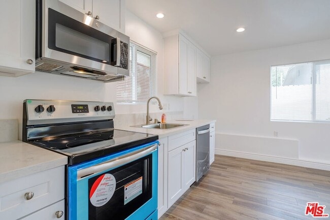 Building Photo - 1789 1/2 Atchison Street Unit