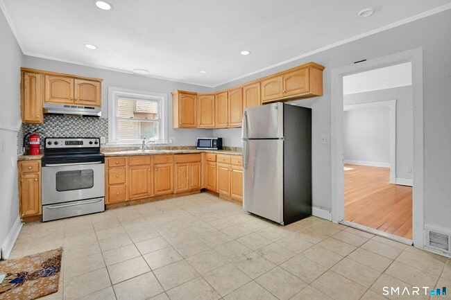 Building Photo - 42 Hartford Ave