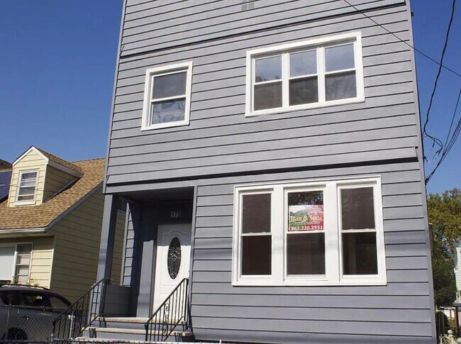 Building Photo - 173 Mallory Ave