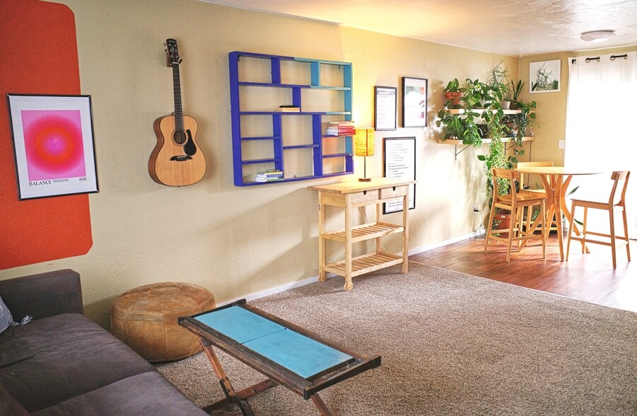 Building Photo - 2555 SW Pickford St