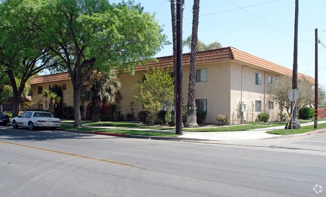 Primary Photo - Devonshire Apartments