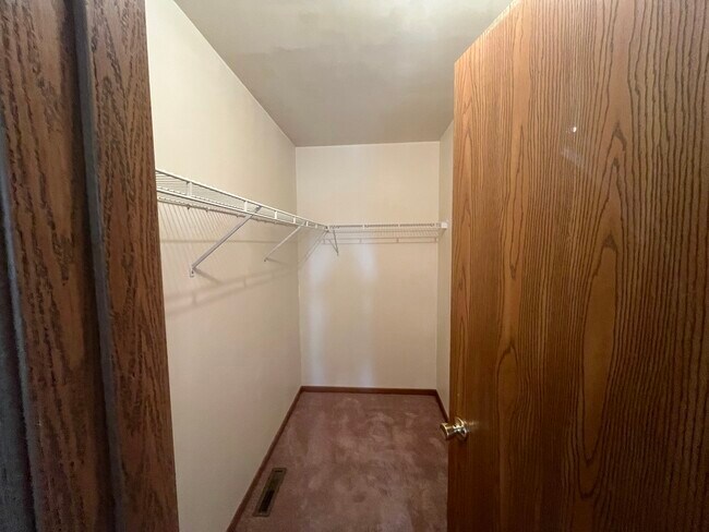 Building Photo - 965 Amberwood Pl