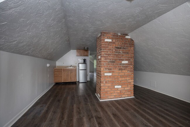 Building Photo - 3333 Desota Ave