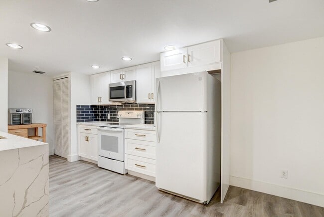 Building Photo - 1915 Lavers Cir