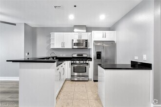 Building Photo - 4525 Dean Martin Dr