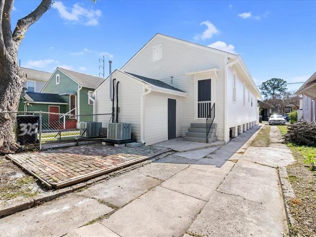 Building Photo - 325 N Bernadotte St