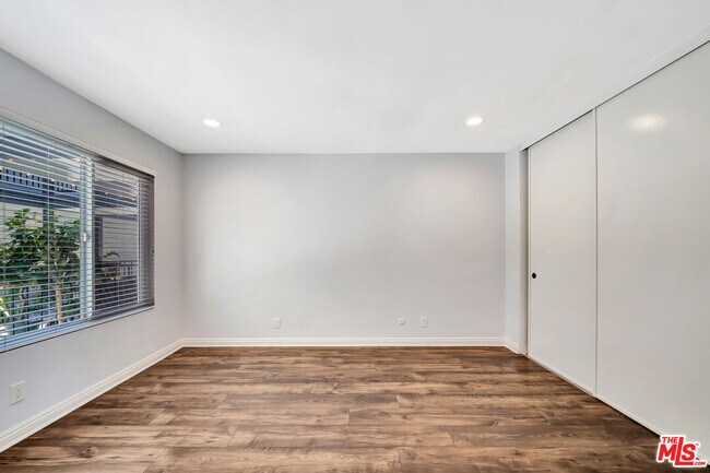 Building Photo - 3606 Vista Rey