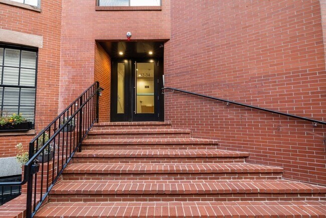 Building Photo - 32 Hancock St