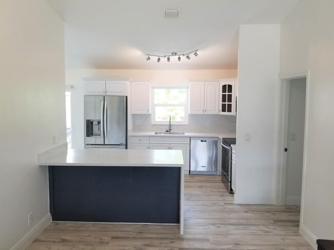 Building Photo - 14576 Sunset Pine Dr