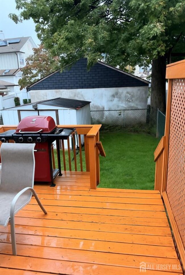 Building Photo - 72 Longfellow St