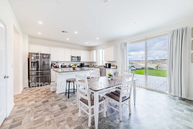 Building Photo - 4872 Goldfinch St