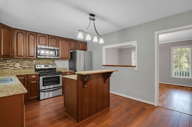 Building Photo - Beautiful 2-Story Home with Florida Room, ...