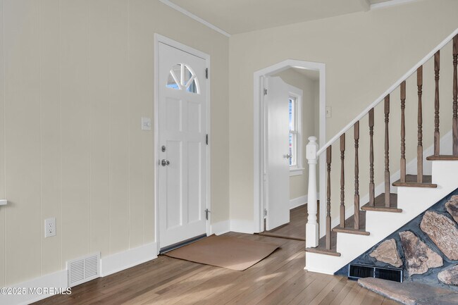 Building Photo - 2061 Lakewood Rd