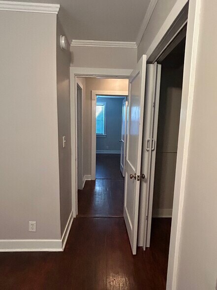 Building Photo - 661 Adluh St