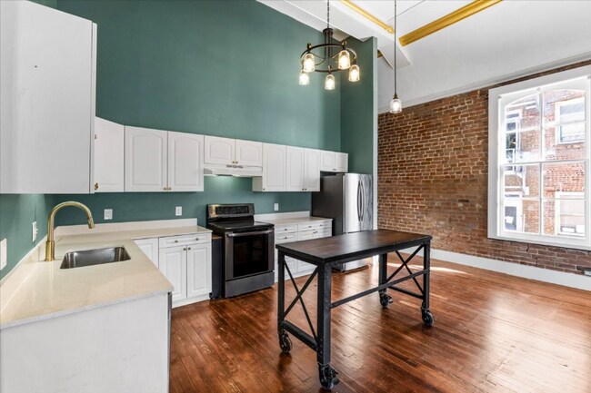 Building Photo - 2111 Postoffice St