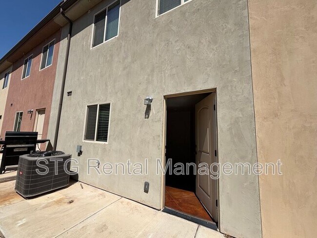 Building Photo - 2801 E 450 N