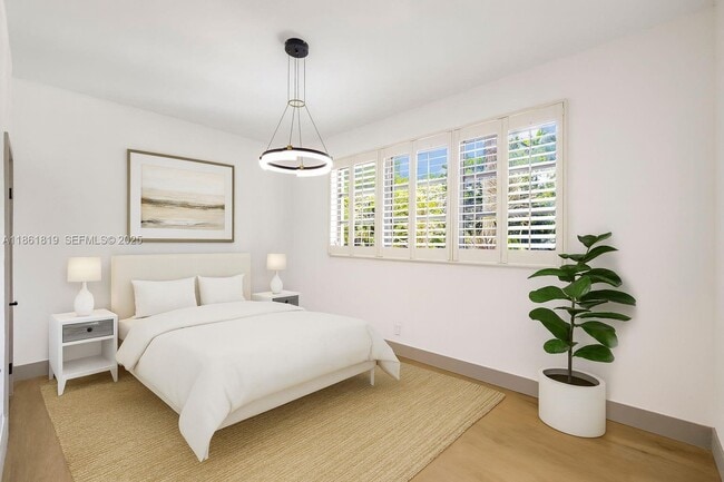 Building Photo - 3180 N Bay Rd