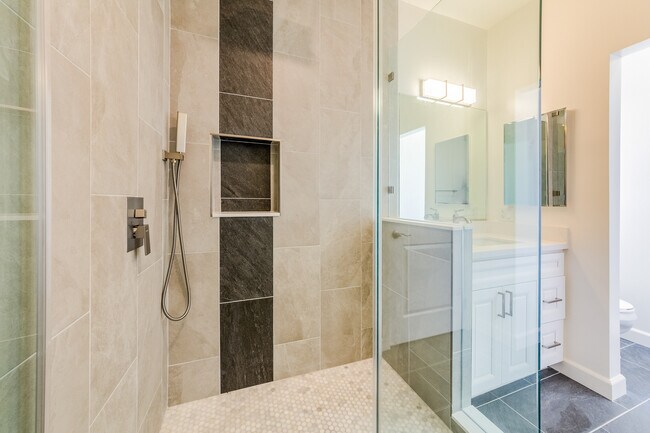 Building Photo - 1327 S Rimpau Blvd