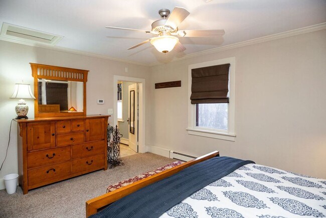 Building Photo - 2 Bedroom + Office, 3 Bath in Old Town Fort Collins