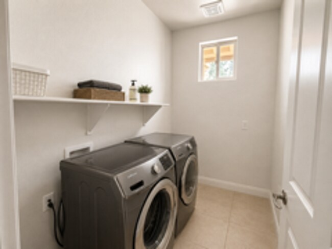 Building Photo - 2836 W Pico Del Monte Cir