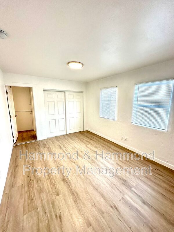 Building Photo - 5854 Tujunga Ave