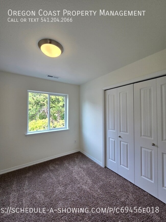 Building Photo - 4822 SW 48th Ct