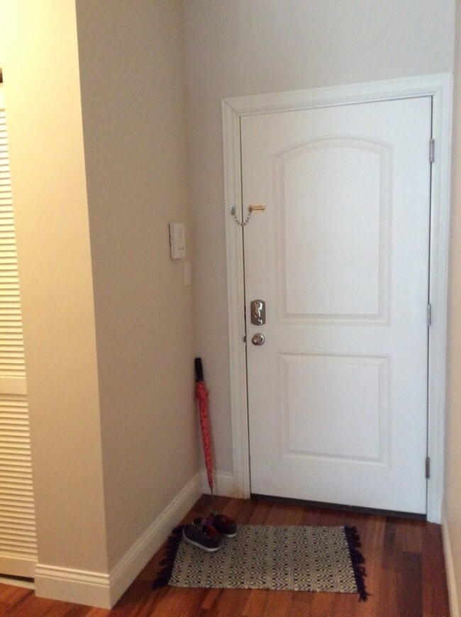Interior Photo - Walnut Place - 340 S. Walnut