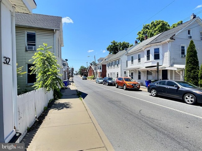 Building Photo - 322 N Cannon Ave