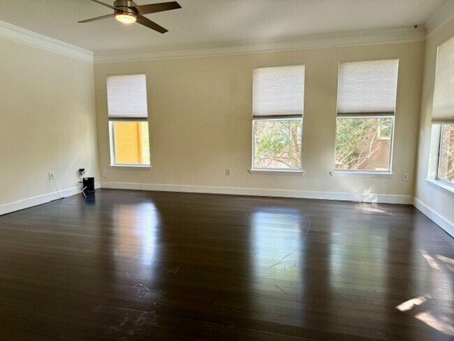 Building Photo - Stunning 2/2 Condo For Rent in Mirabella - Superb Location!