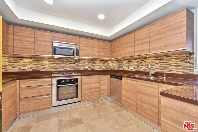 Building Photo - 3785 Wilshire Blvd