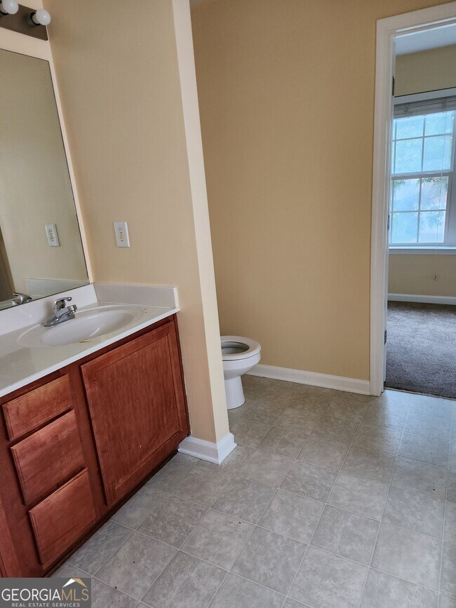 Building Photo - 2135 Pineview Trail