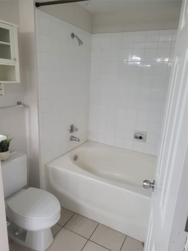 Building Photo - 1330 Old Spanish Trl