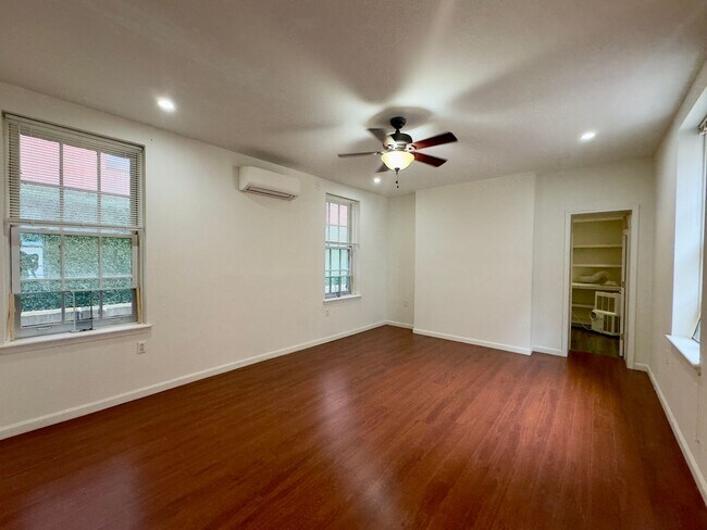Interior Photo - 21 E Eager St